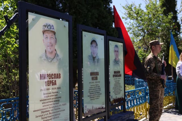 У Камінному відкрили Алею пам'яті полеглим захисникам