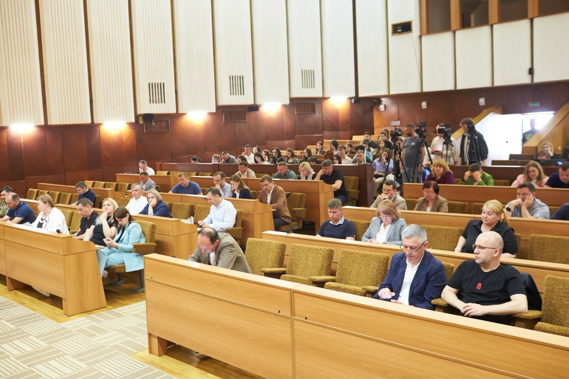 Підсилення військових та збільшення коштів для ребцентру - підсумки сесії 