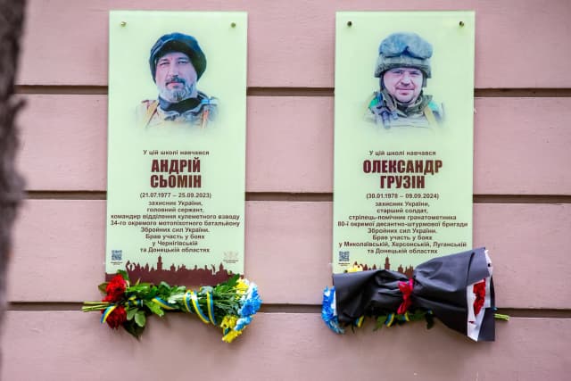 Пам'ять про Героїв, медалі і дрони для захисників: У Франківську відкрили анотаційні дошки Олександру Грузіну й Андрію Сьоміну