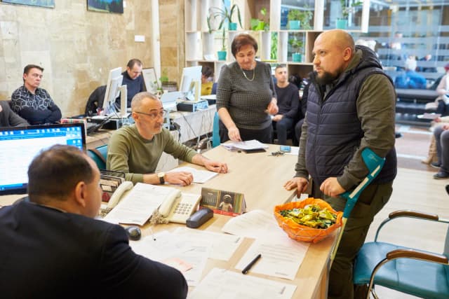 Прийом громадян: від потреб фронту до питань благоустрою – з чим ідуть мешканці до міського голови