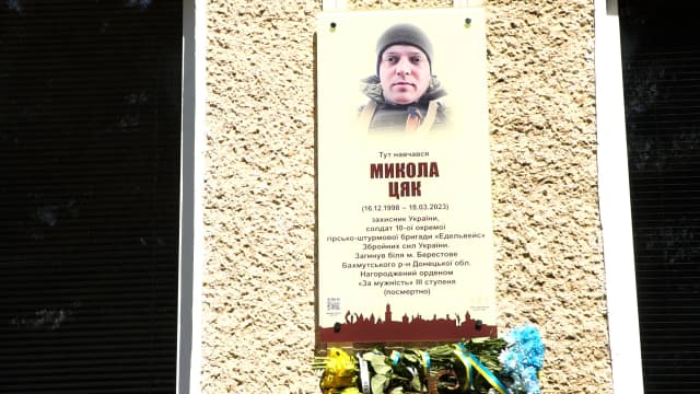 Анотаційна дошка полеглому Герою Миколі Цяку