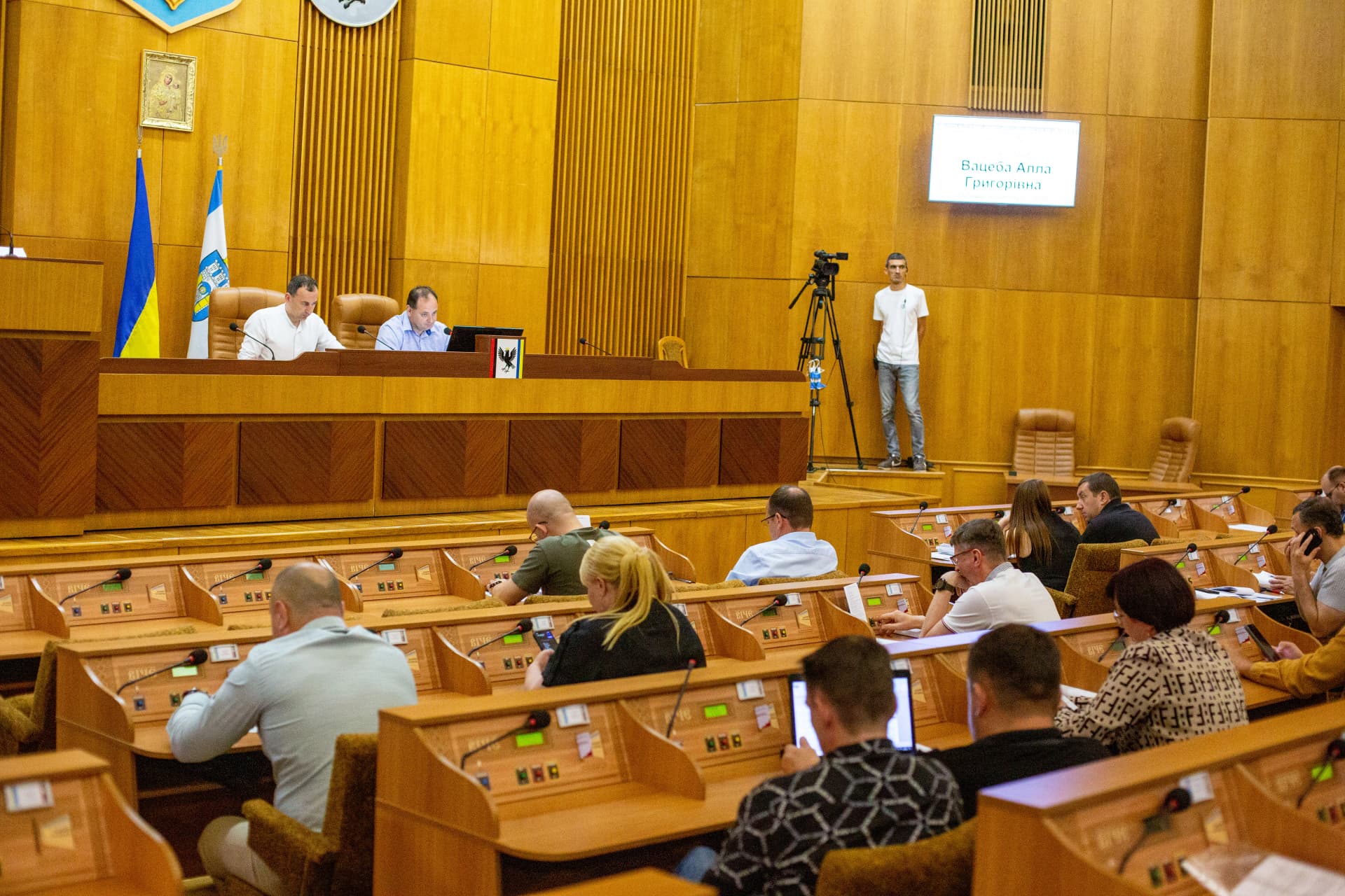 Гроші військовим і науковцям та міжнародна співпраця