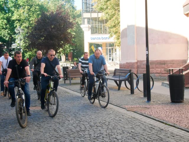 Велоінспекція центру: відновлення дворів, нові вікна і спілкування з мешканцями