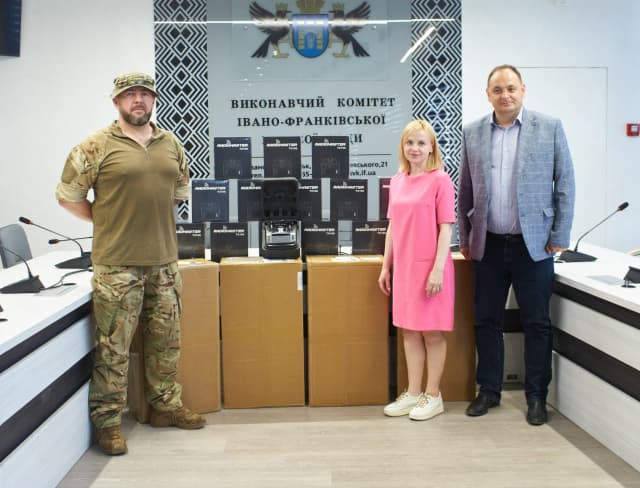 Душа для дрона: 56 пультів для FPV-"пташок" передали військовим