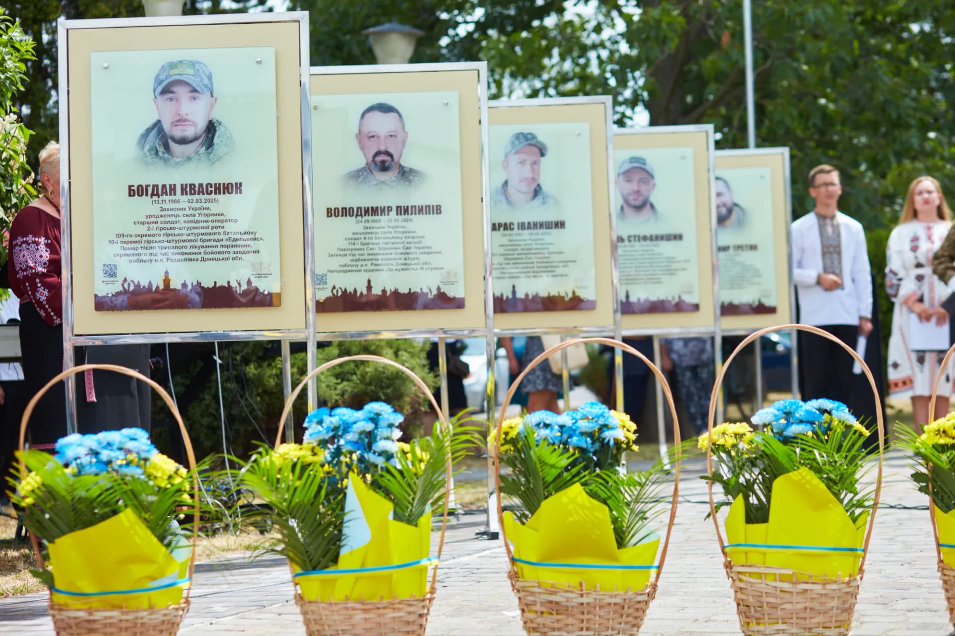 В Угорниках відкрили Меморіал загиблим Героям