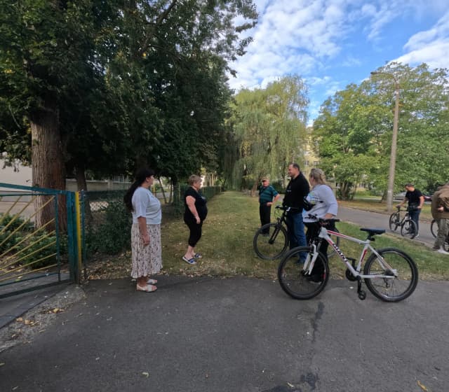 На велосипеді по Набережній: як місцеві садочки і ліцей готуються до навчального року та загальна перевірка району