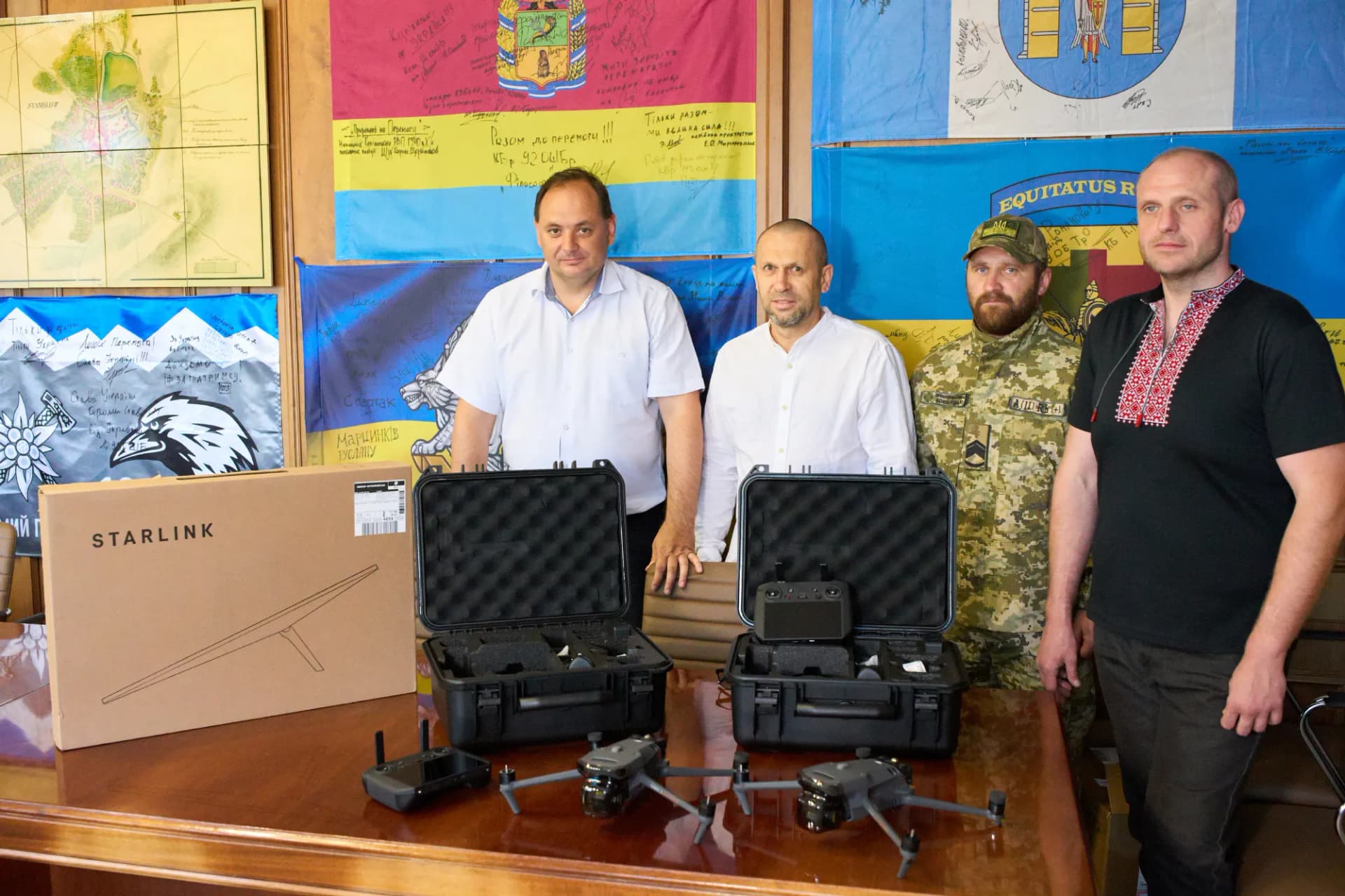«Наші очі вдень і вночі»: Франківськ передав Мавіки й старлінк військовим