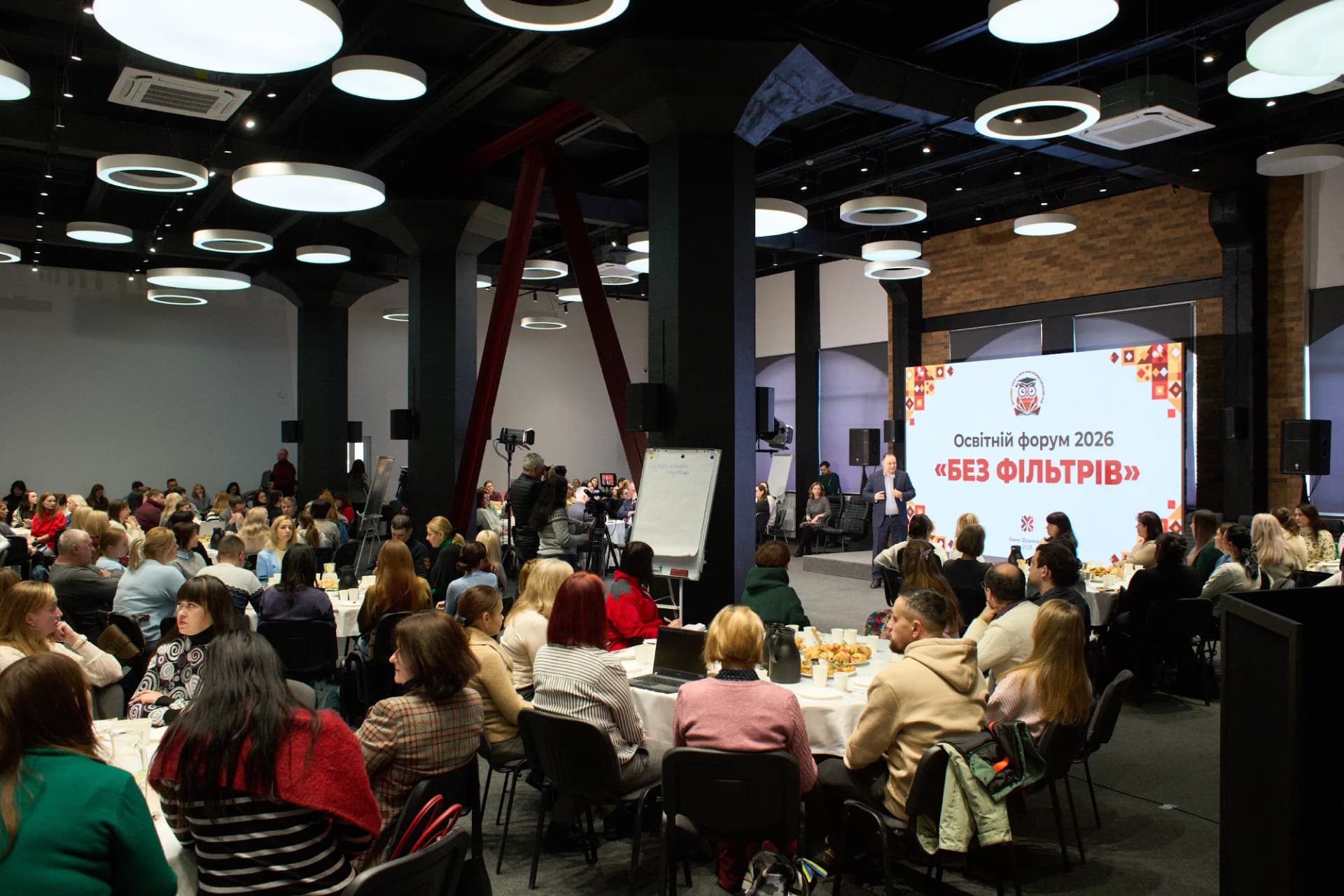 «Освіта без фільтрів»: чесно про проблеми та виклики шкіл у Франківську