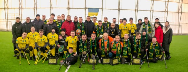 Футбол, що об’єднує: амфутбольна команда «Бартка» зустрілась з «Прикарпаттям» у благодійному матчі