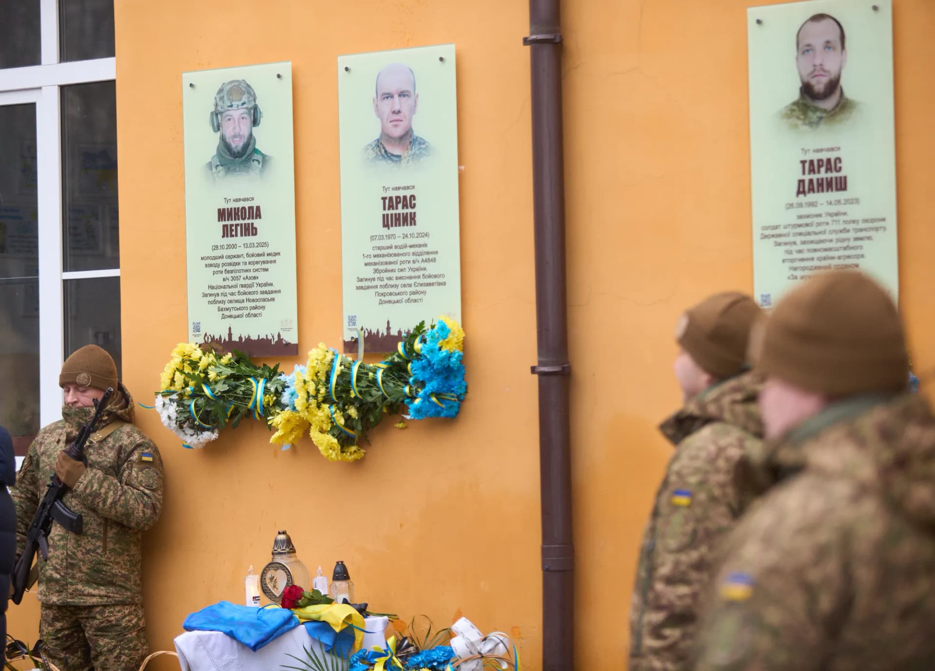 Франківськ вшанував пам'ять полеглих Героїв Тараса Ціника та Миколи Легіня