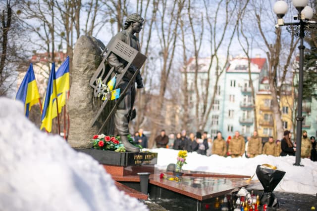12-ті роковини розстрілу Небесної Сотні: у Франківську премією Романа Гурика відзначили тих, хто будує майбутнє України
