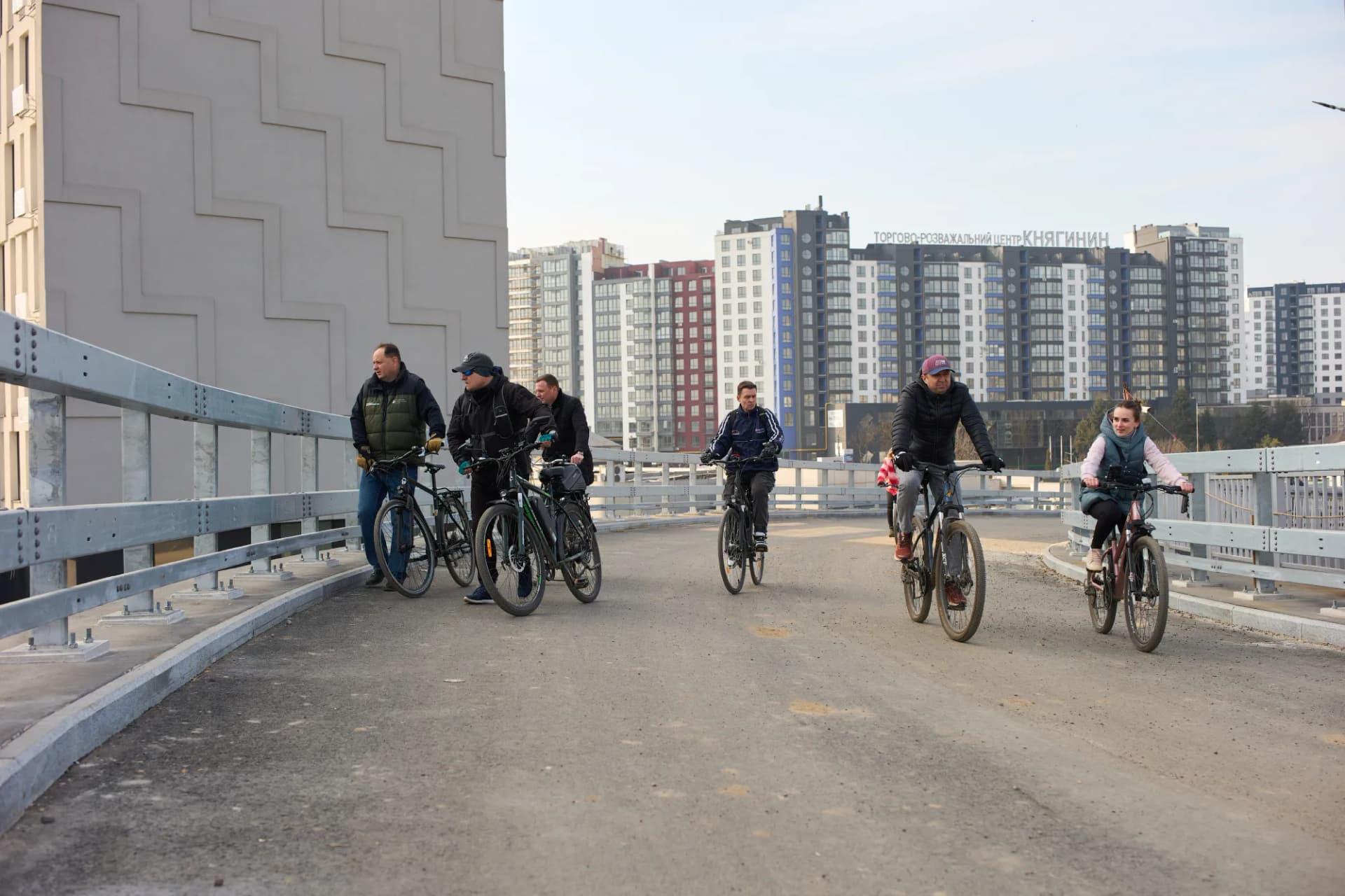 Інспекція всюди: під мостом, на мосту, на дорогах і вулицях міста