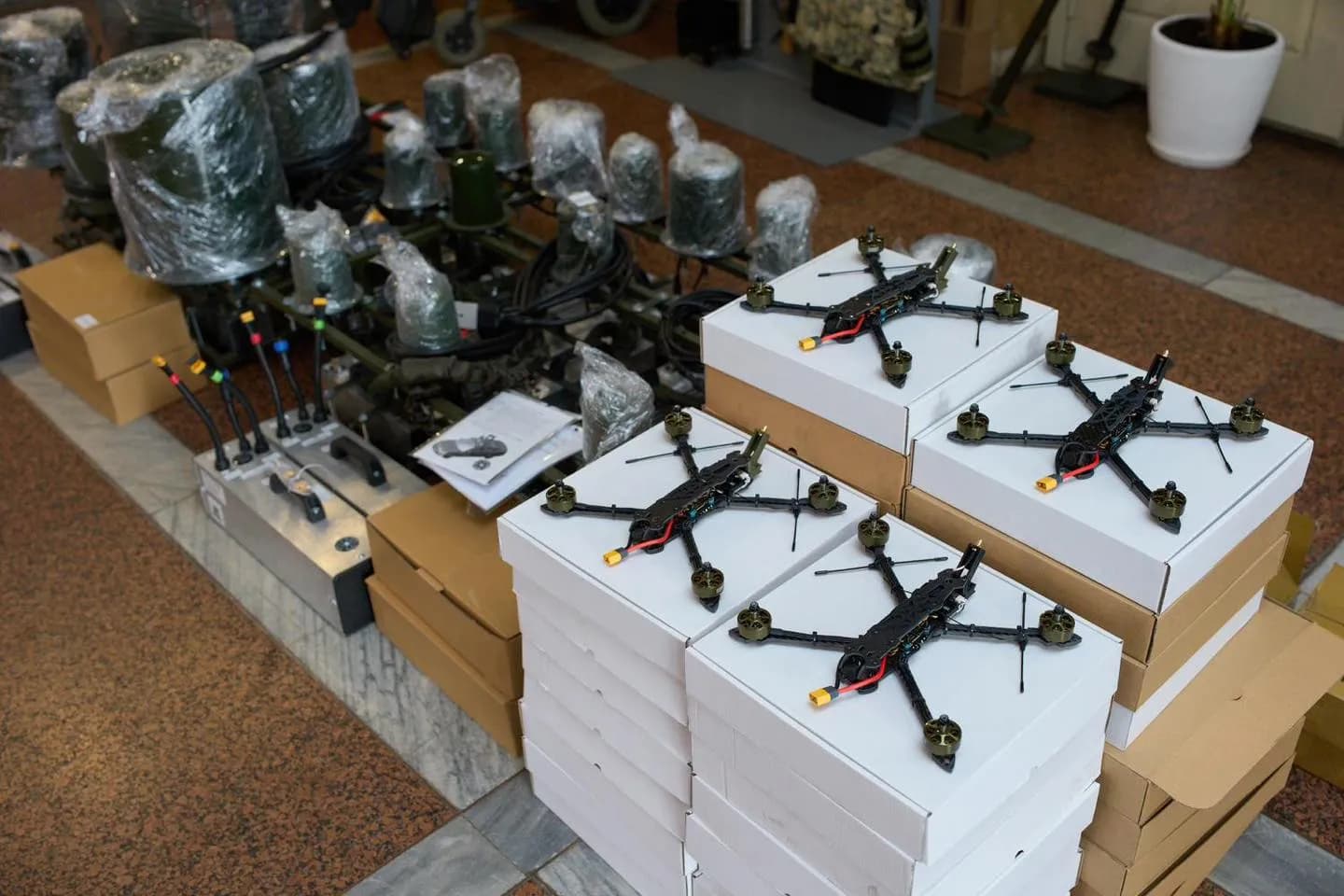 Івано-Франківськ передав 2 РЕБи та 35 FPV-дронів для 65-ї бригади