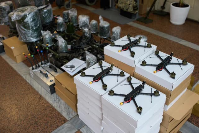 Івано-Франківськ передав 2 РЕБи та 35 FPV-дронів для 65-ї бригади