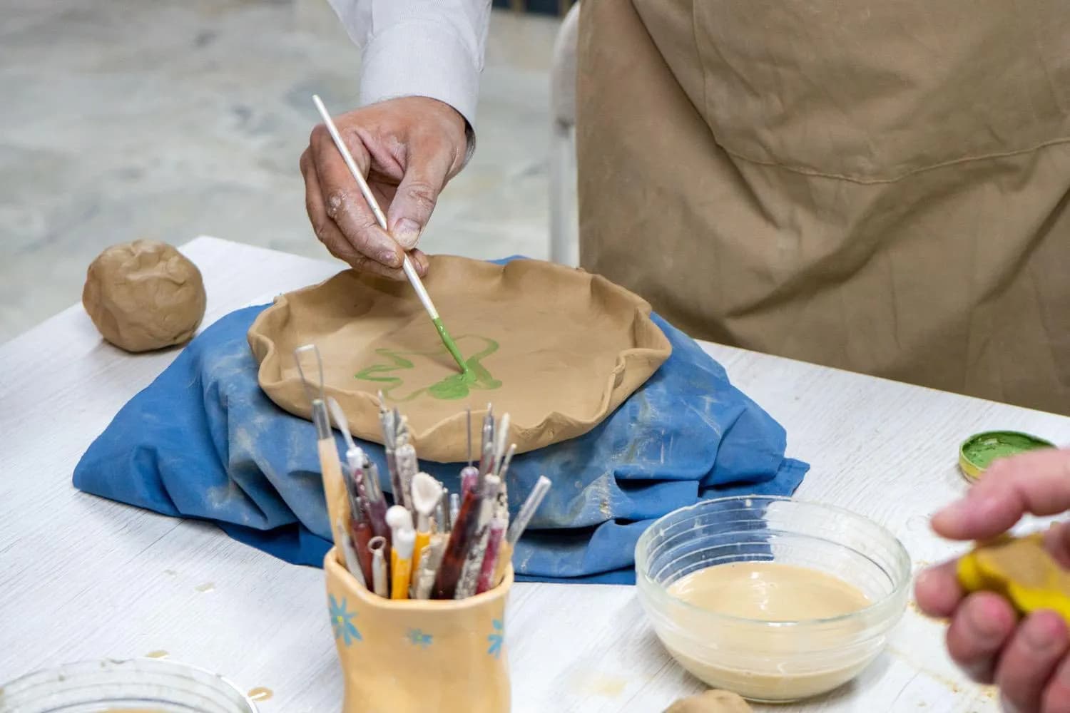 Мер показує бізнес - ветерани знаходять спокій: у Франківську незвична терапія