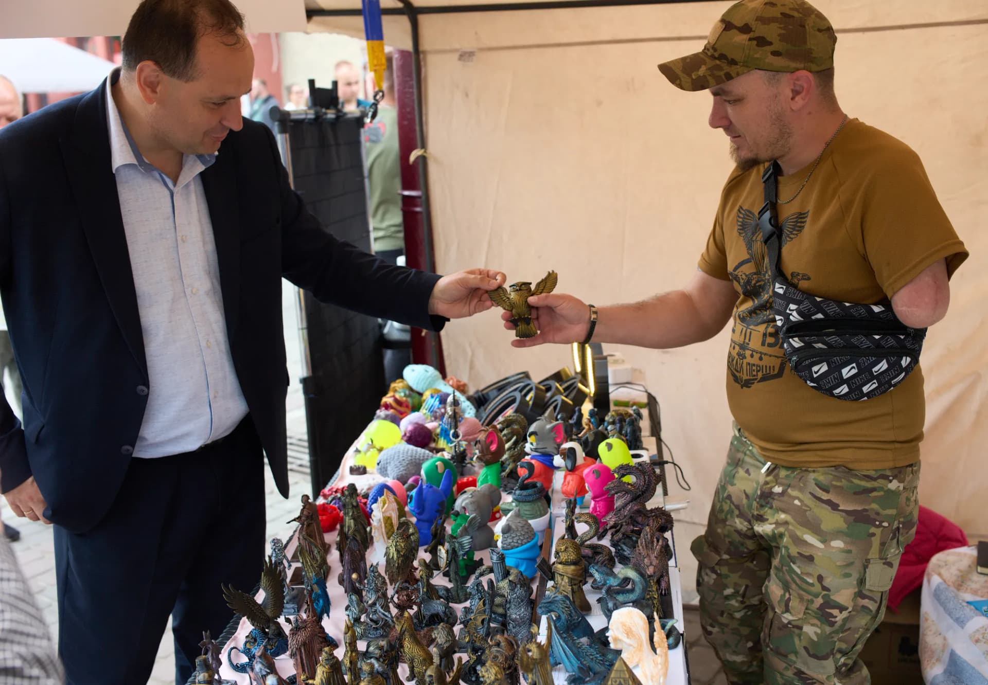 Замовлення на місяці вперед: ветерани-підприємці підкорили серця та гаманці франківців на великому ярмарку
