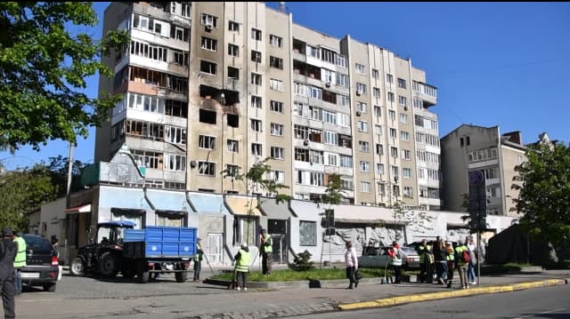 Приліт у житловий будинок: всі служби оперативно надають допомогу постраждалим