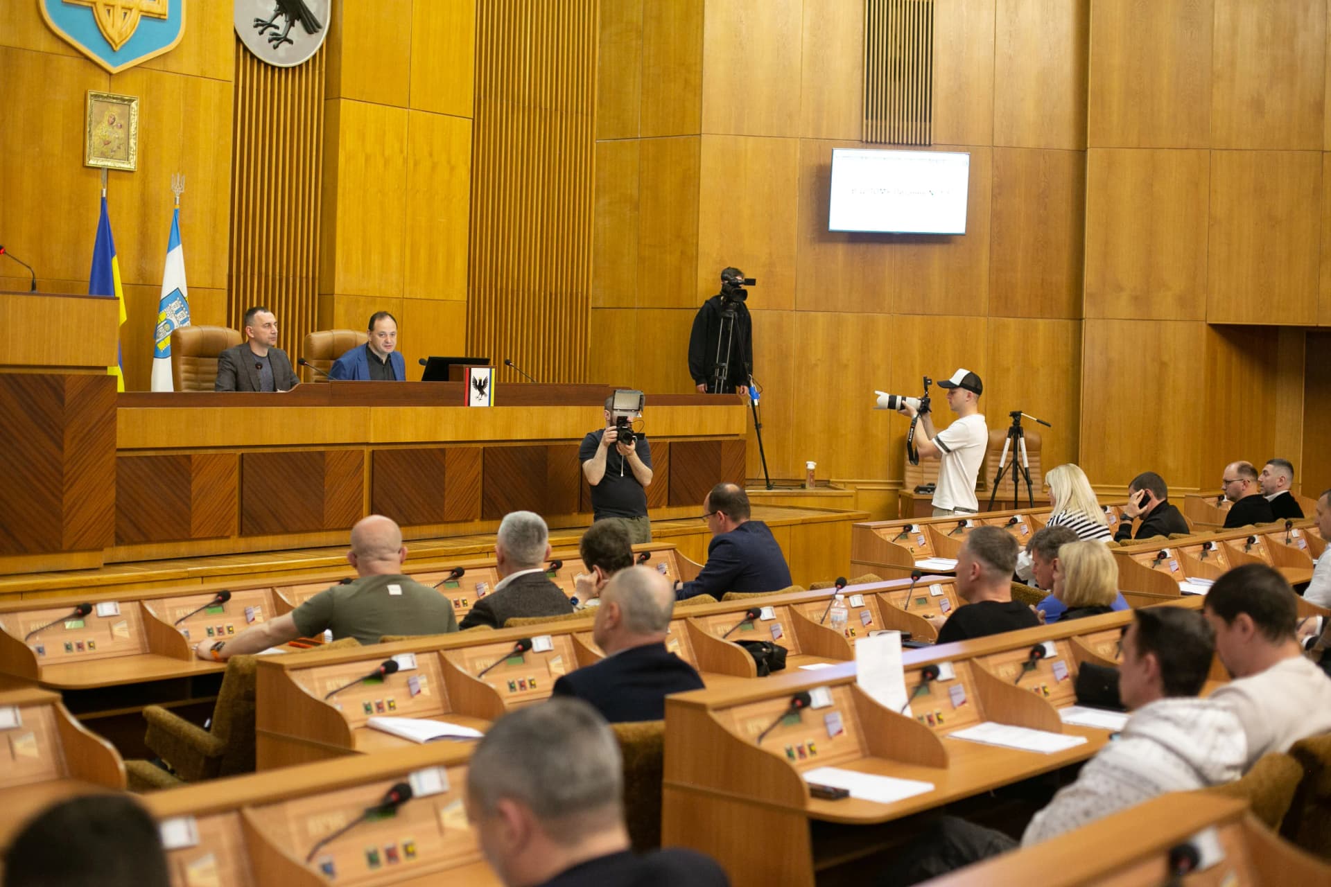 Гроші на життя, війна за полонених та індустріальний прорив: підсумки сесії у Франківську
