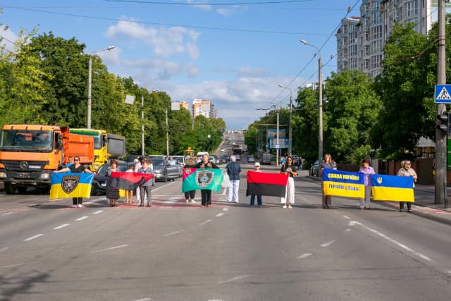 Велодесант у дії: Зміна руху, новий академічний ліцей та спортивний майданчик на Пасічній