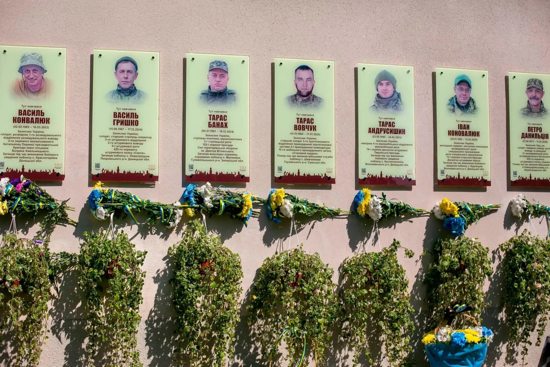«Герої живуть, поки живе пам'ять»: сім анотаційних дощок Героям відкрили у Підлужжі