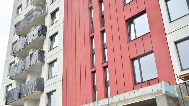 Попри дощ – на інспекцію: Марцінків перевірив хід будівництва житла для ВПО