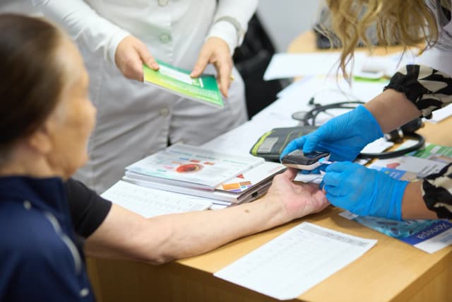 Безкоштовний медичний огляд у ЦНАПі: мешканці перевірили своє здоров'я