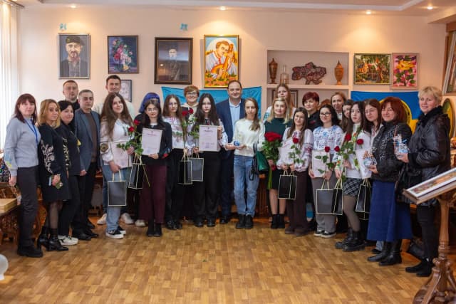 Конкурс краси і творчості: в училищі №3 змагались флористи та художники