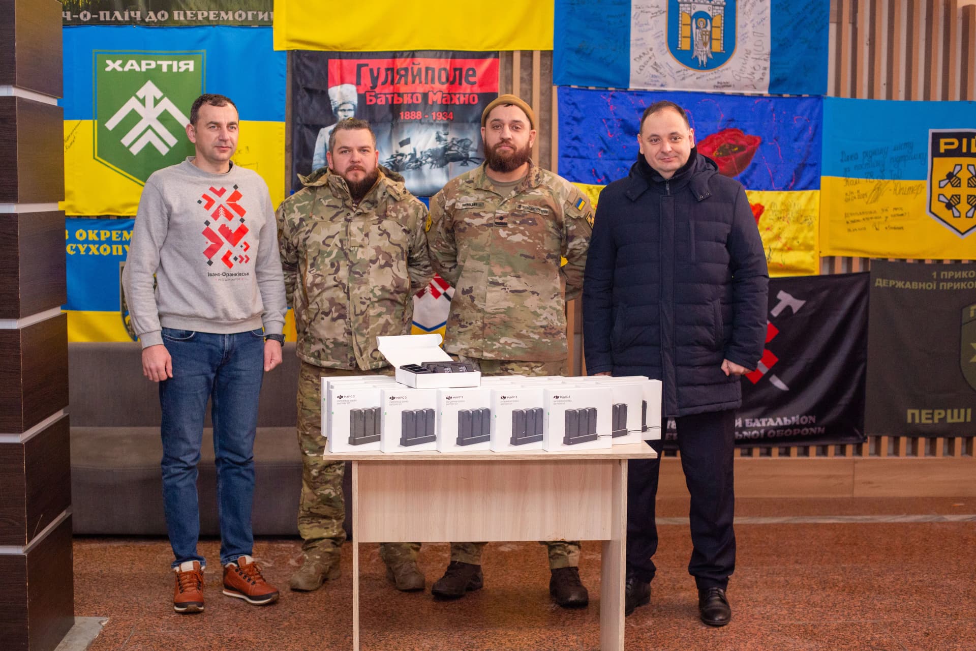 Підживили «пташок»: Франківськ передав «Азову» обладнання для Мавіків