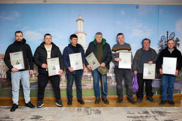 До Києва з підмогою: комунальники з Франківська допомагали ліквідовувати наслідки ворожих атак