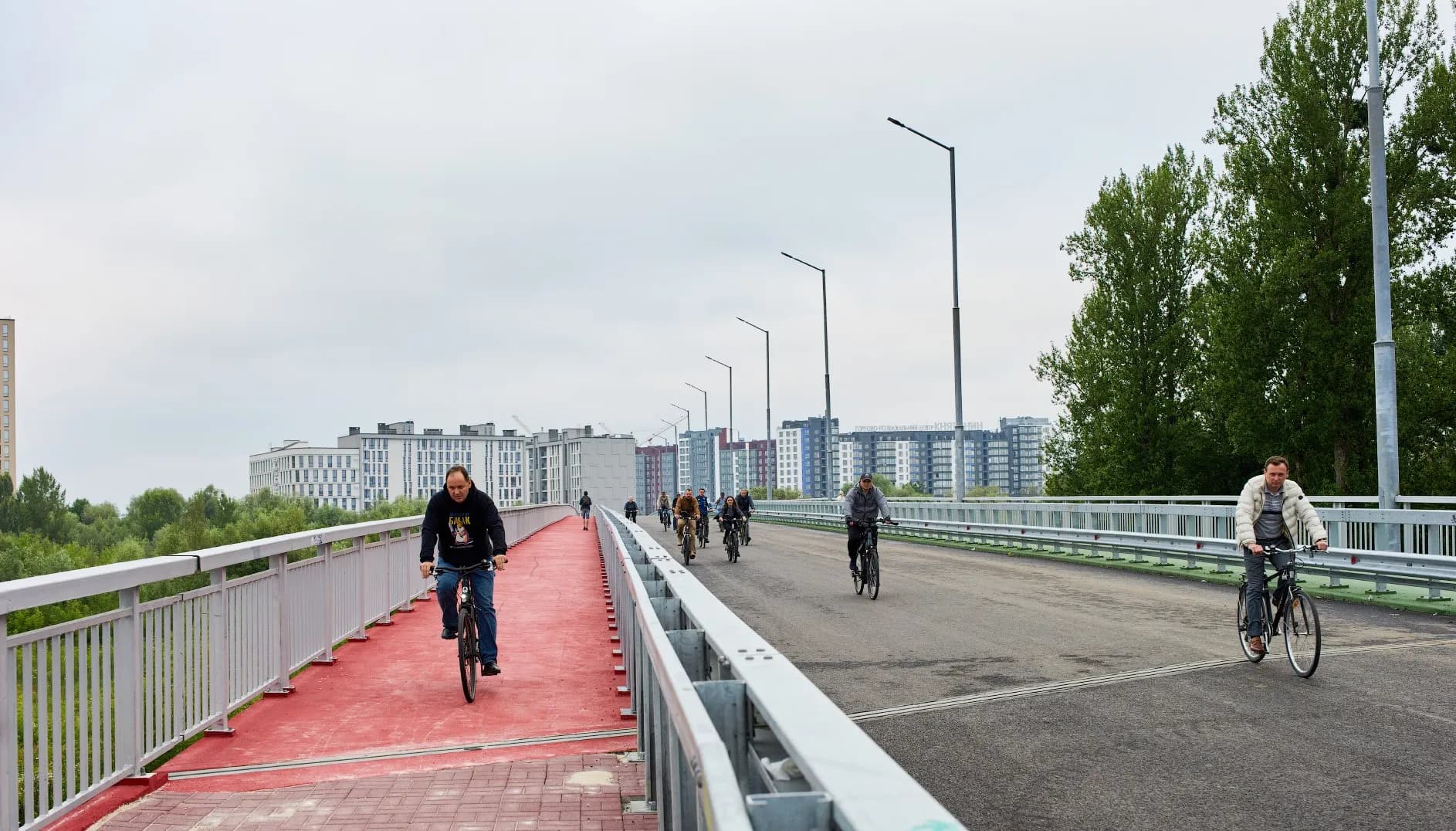 Штрафи з велосипеда та ревізія мосту: як у Франківську пройшов вівторковий комунальний ранок