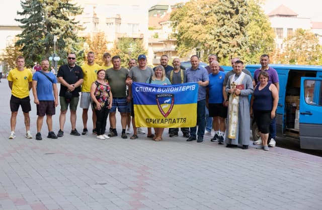 Швидко та безкоштовно: Логістичний центр доставляє посилки до захисників на передову