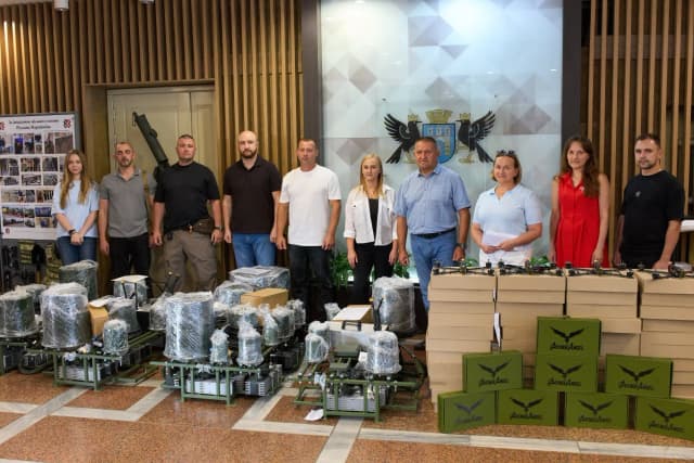Дрони, РЕБи та антени на 3 мільйони: у Франківську передали допомогу для ЗСУ