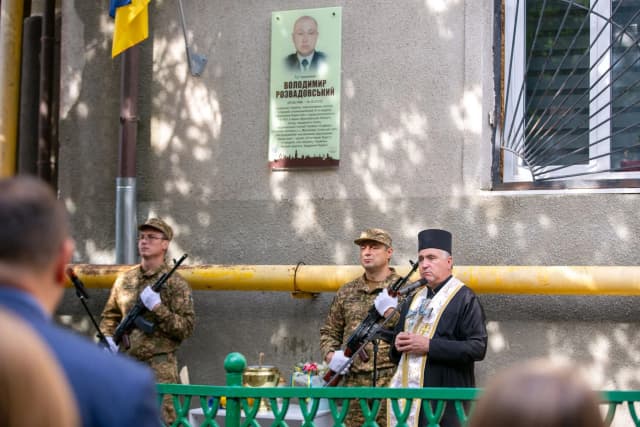 Пам'яті бійця полку «Сафарі» Володимира Розвадовського